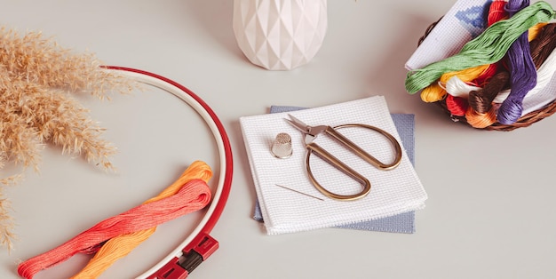 zbiór nici i tamborków